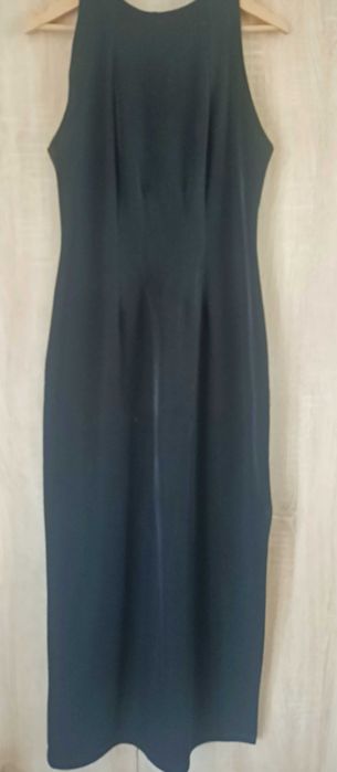 Długa czarna sukienka maxi