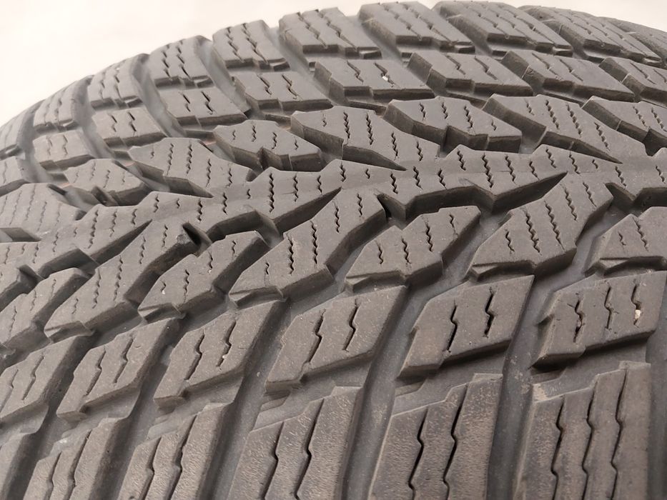 Opony zimowe nokian205/55r 16  bardzo dobre