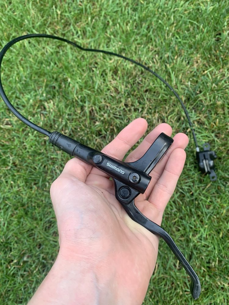 Przedni hamulec shimano mt200