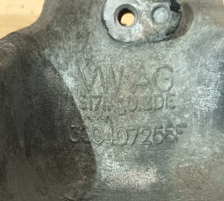 Zwrotnica piasta czujnik przód przednia prawa VW Passat CC B6 B7