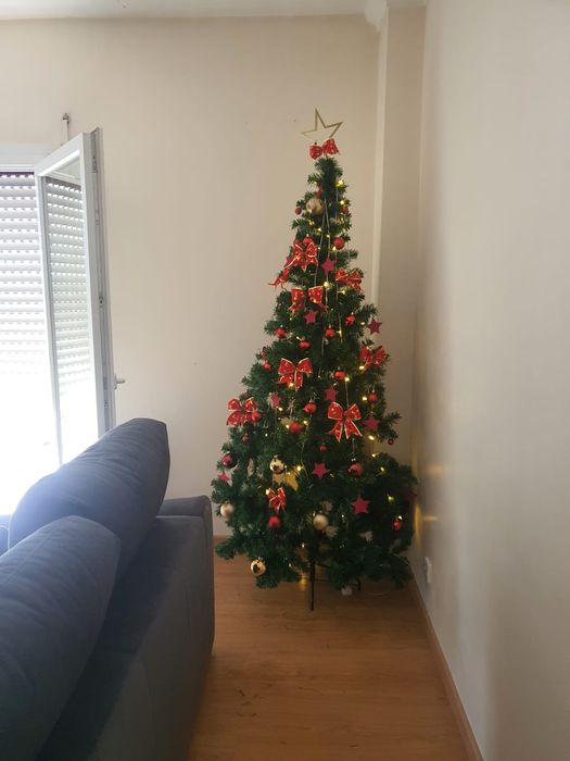 Árvore de Natal Artificial - 180cm (Nova, Perfeita!)