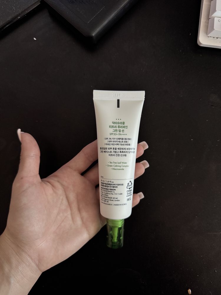 Захисний крем Dr. Ceuracle TEA TREE PURIFINE GREEN UP SUN SPF 50+