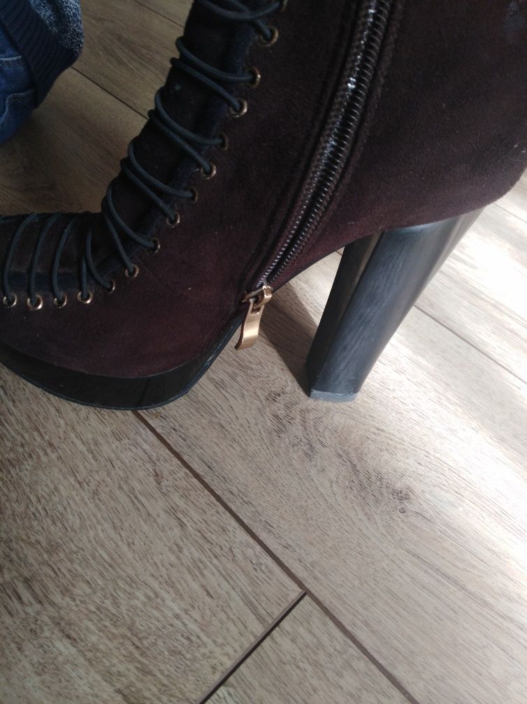 Демі черевики коричневого кольору