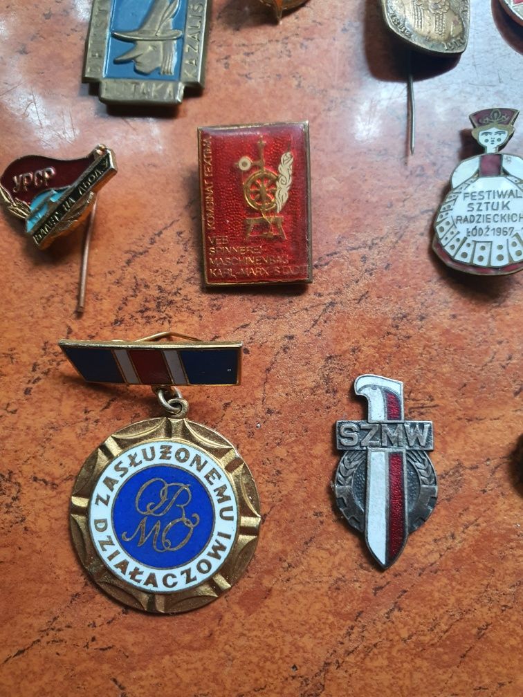 Przypinki, medale PRL, cena za komplet
