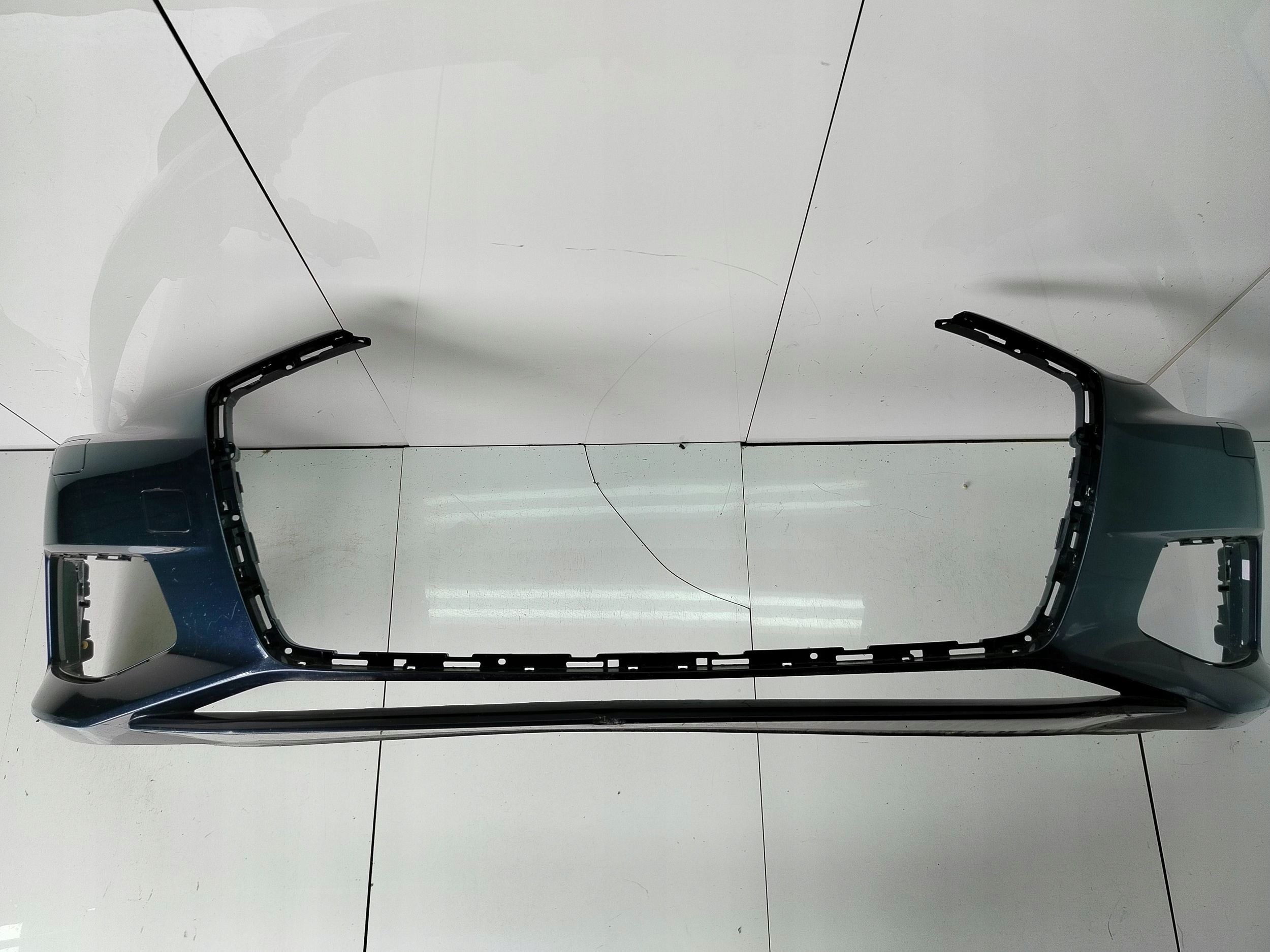 Audi A6 C8 4K0 2018  Zderzak przód Przedni