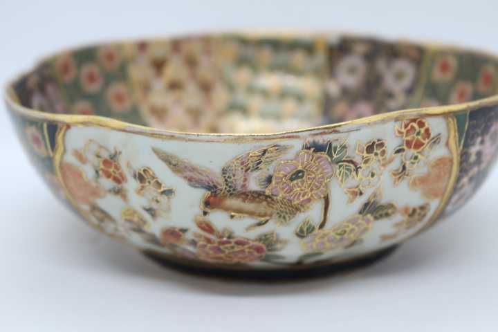 Taça Recortada Porcelana Chinesa Pintada Mão Floral e Pássaros XX