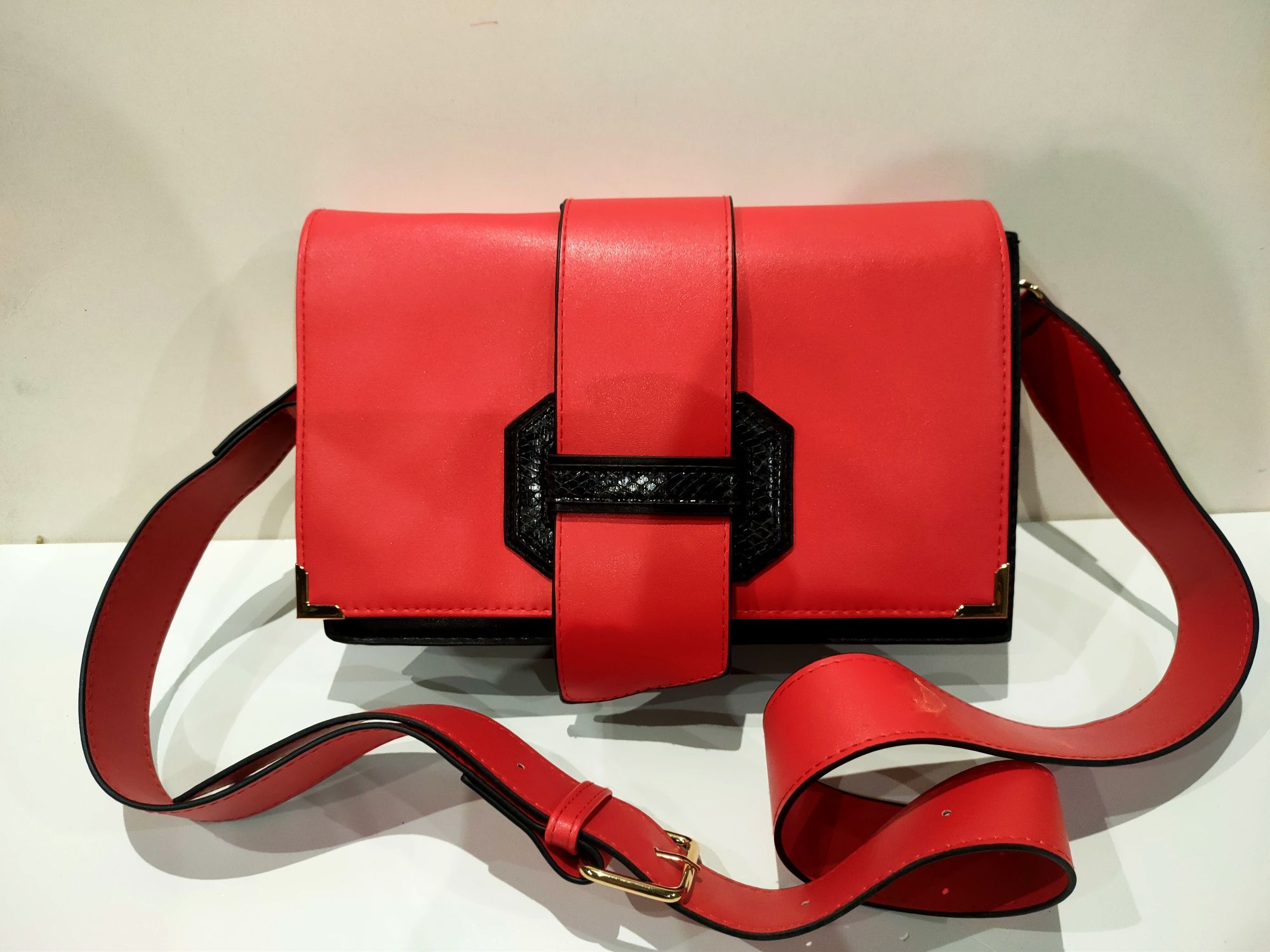 Красная сумка - клатч