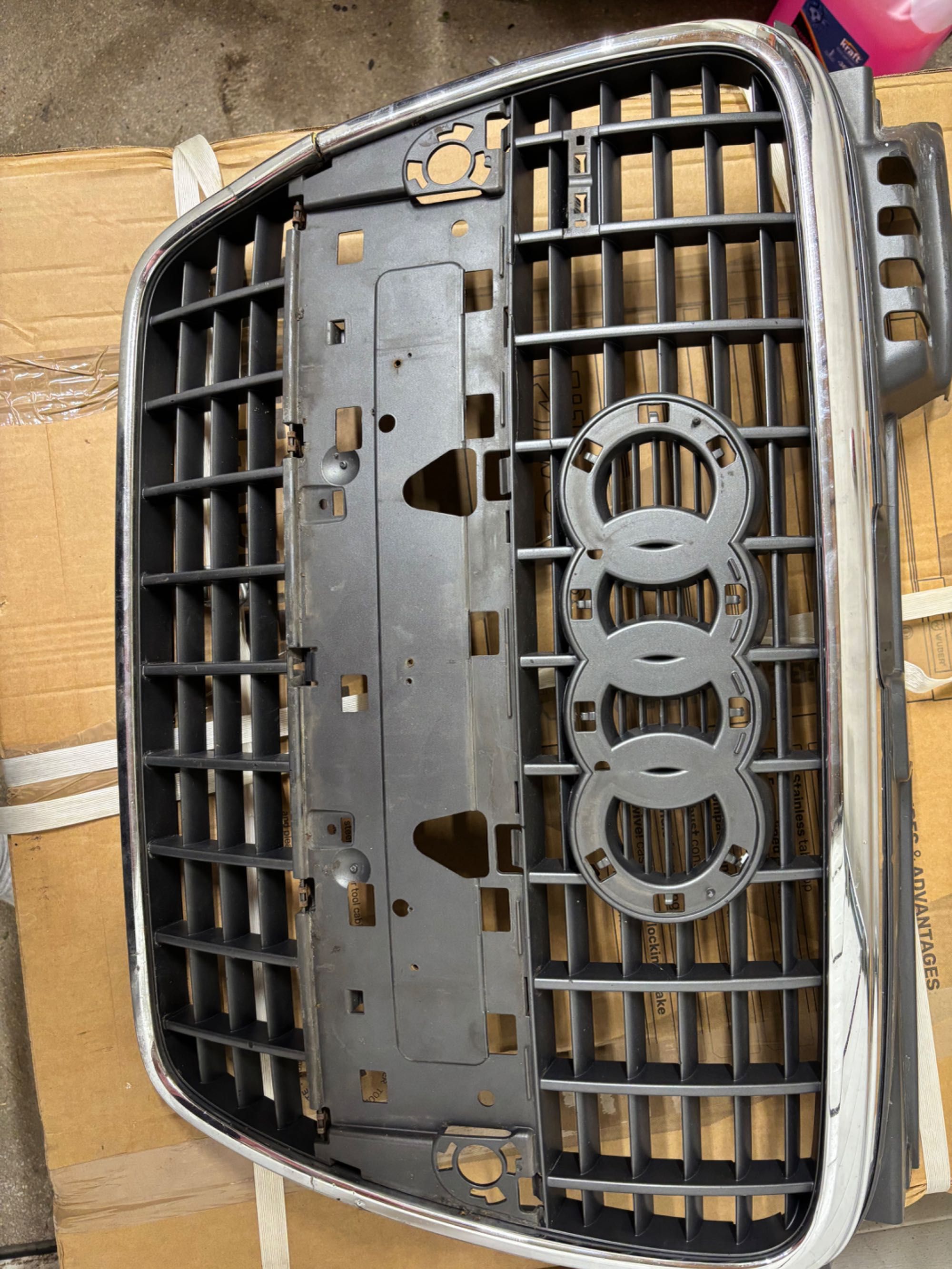 Sprzedam Grill Audi a4 b7