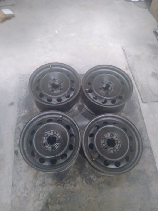 Диски R16 на бмв е46 оригінал, ковпаки.