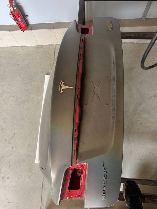 Tesla model S 2022 Р. Ляда Червона в колір