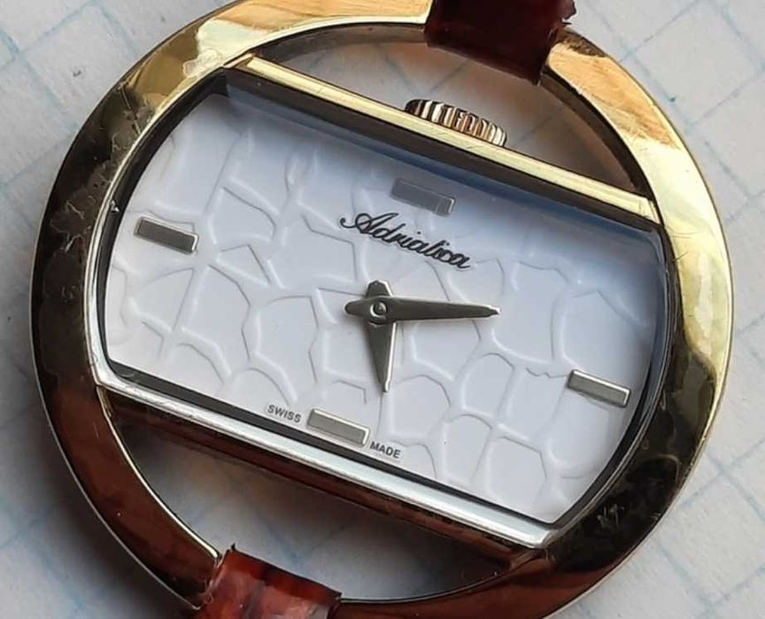 Шикарний швейцарський вінтажний жіночий годинник Adriatica
