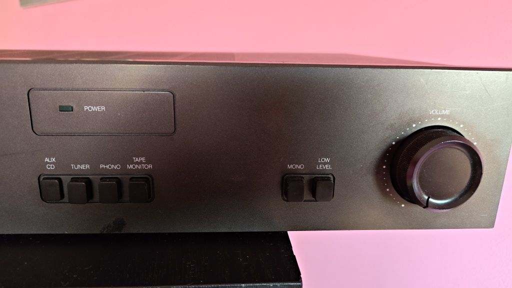Wzmacniacz audio NAD 3020i