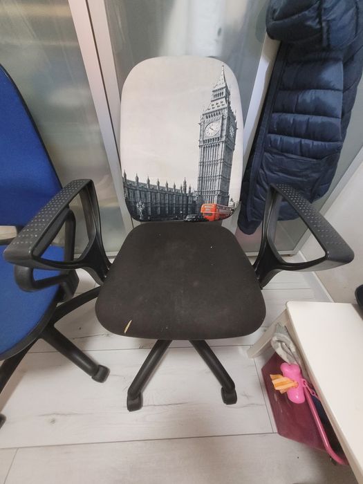 Krzesło obrotowe biurowe z regulacją