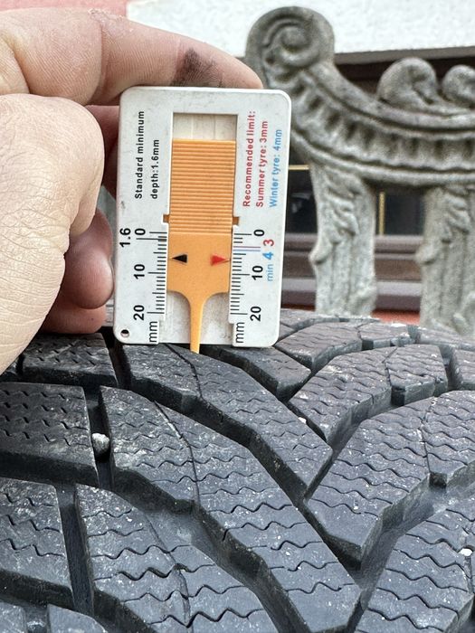 Зимова резина 235/60 R18 зимові шини NEXEN
