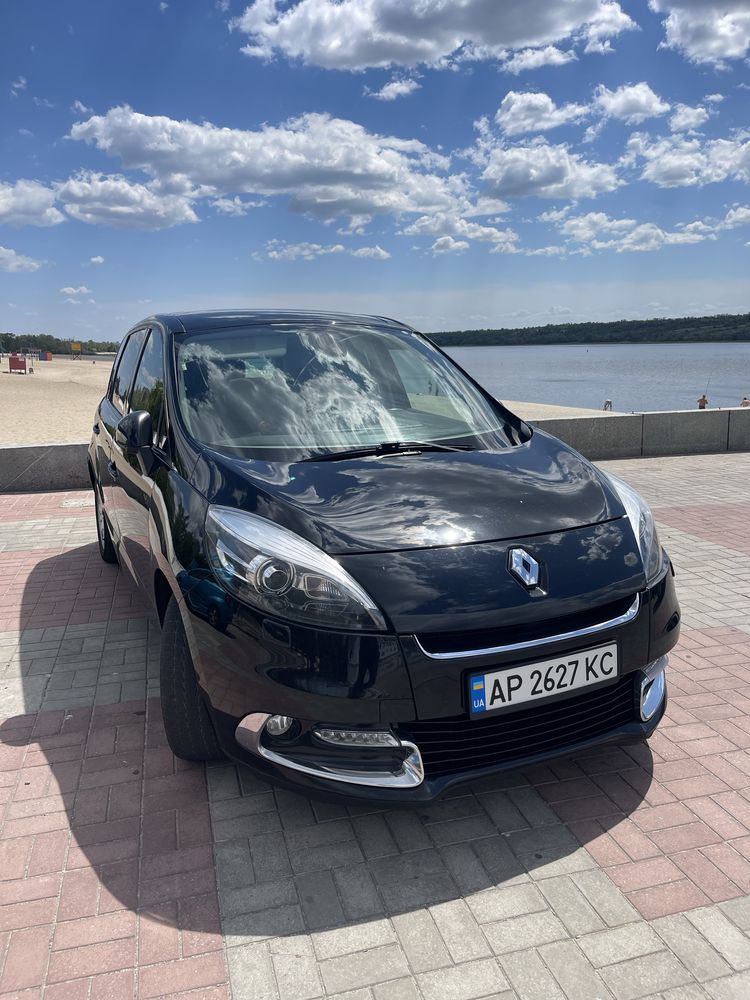 Продам сімейний автомобіль