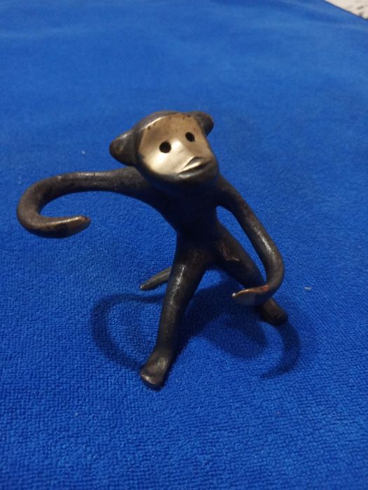 Бронзова статуетка