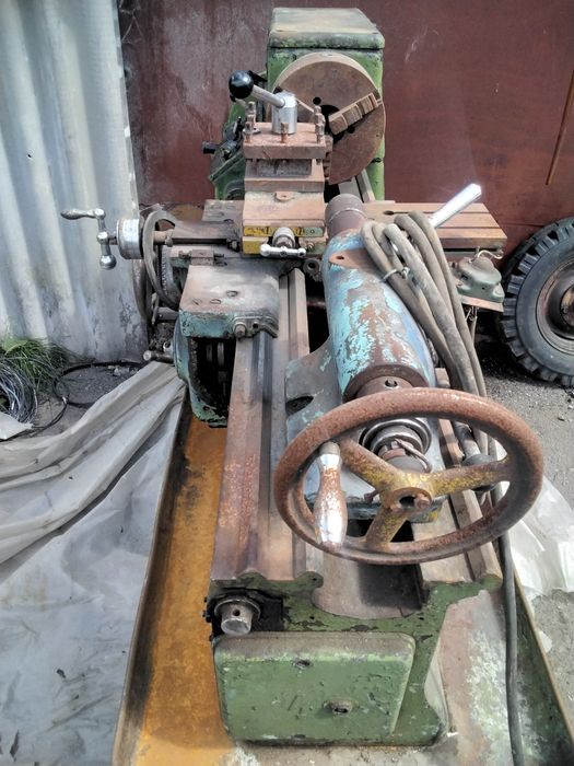Токарний станок в хорошому стані