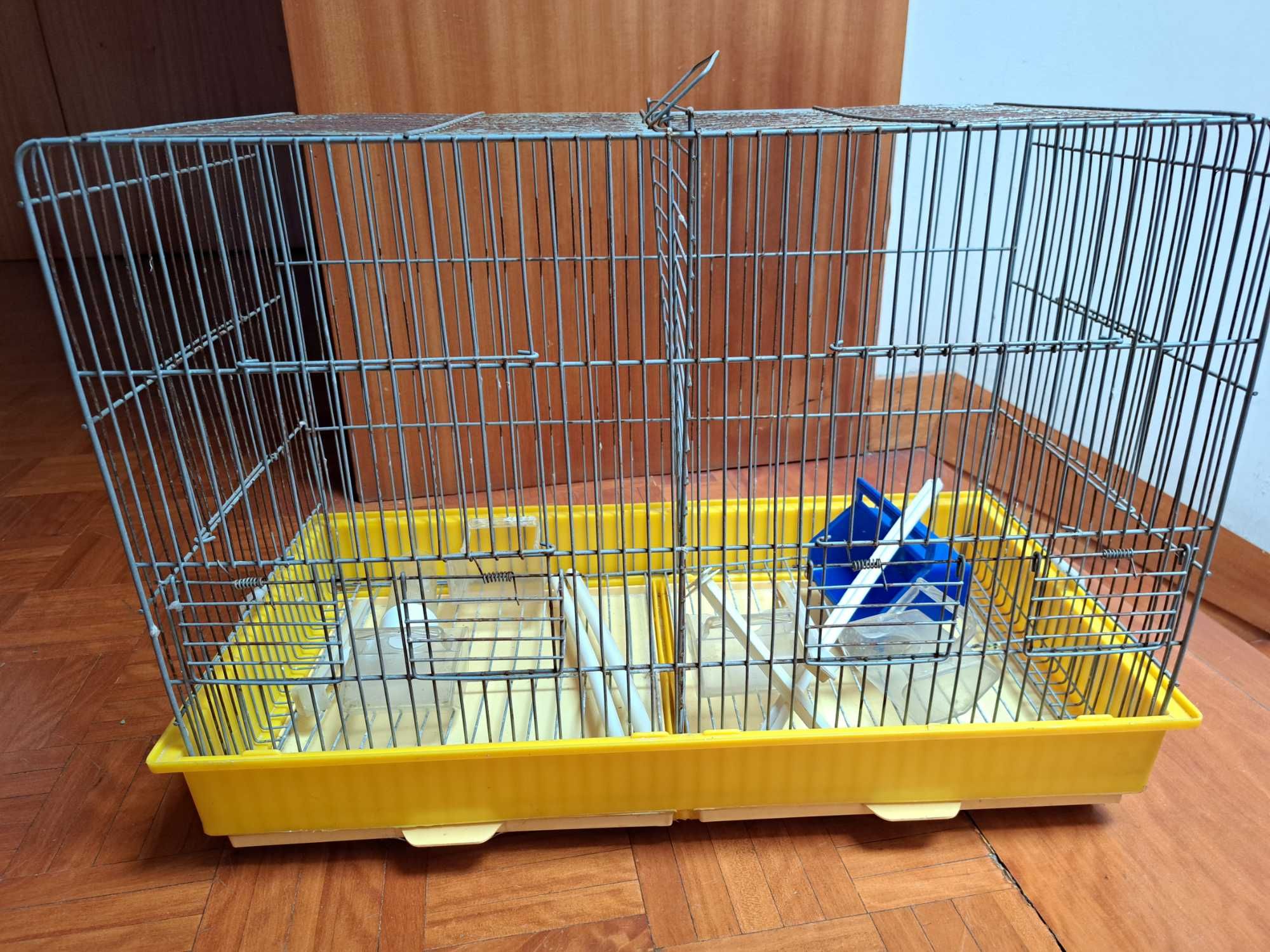 Viveiros para aves em bom estado