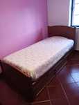 Cama com gavetão em madeira
