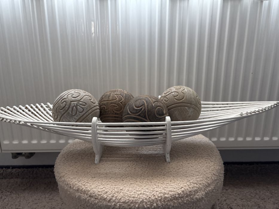 Drewniana misa na dekoracje lub owoce