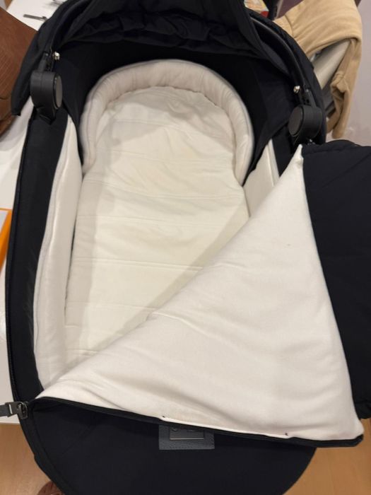 Alcofa Cybex platinum priam lux carry cot.