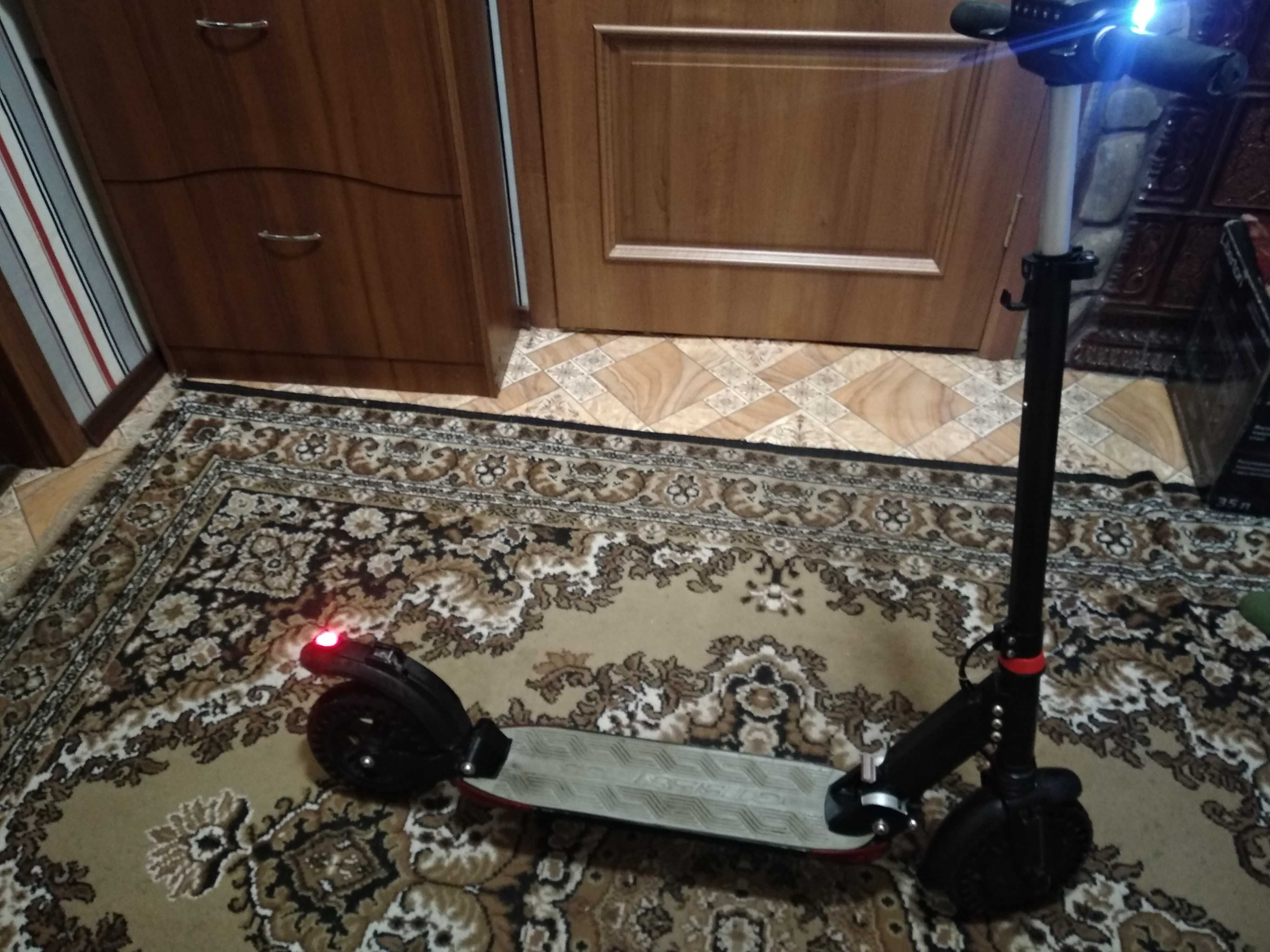 Продам електросамокат