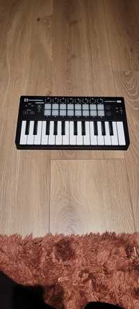 Klawiatura sterującą midi , novation mk2 minii