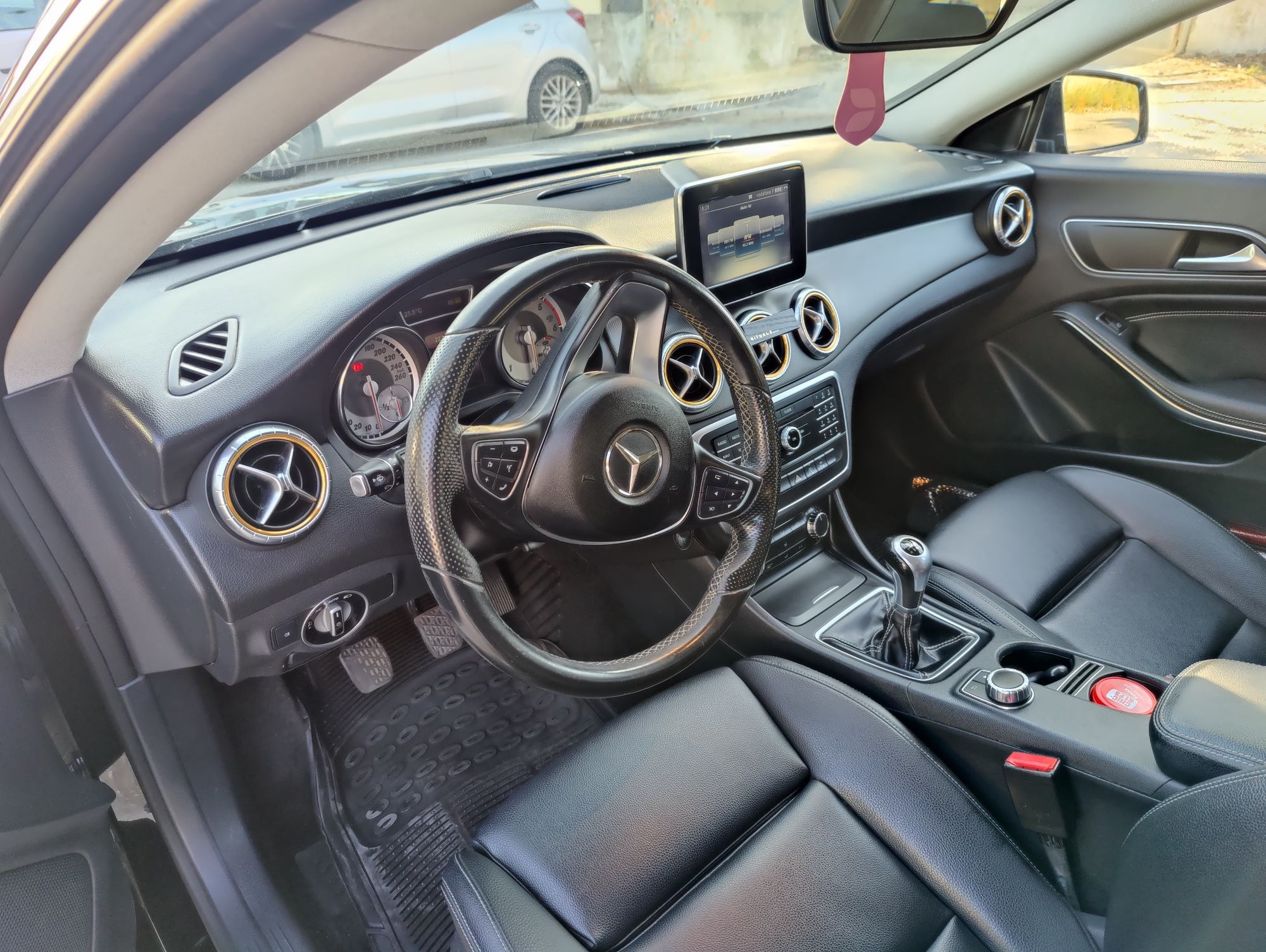 Mercedes-Benz CLA180