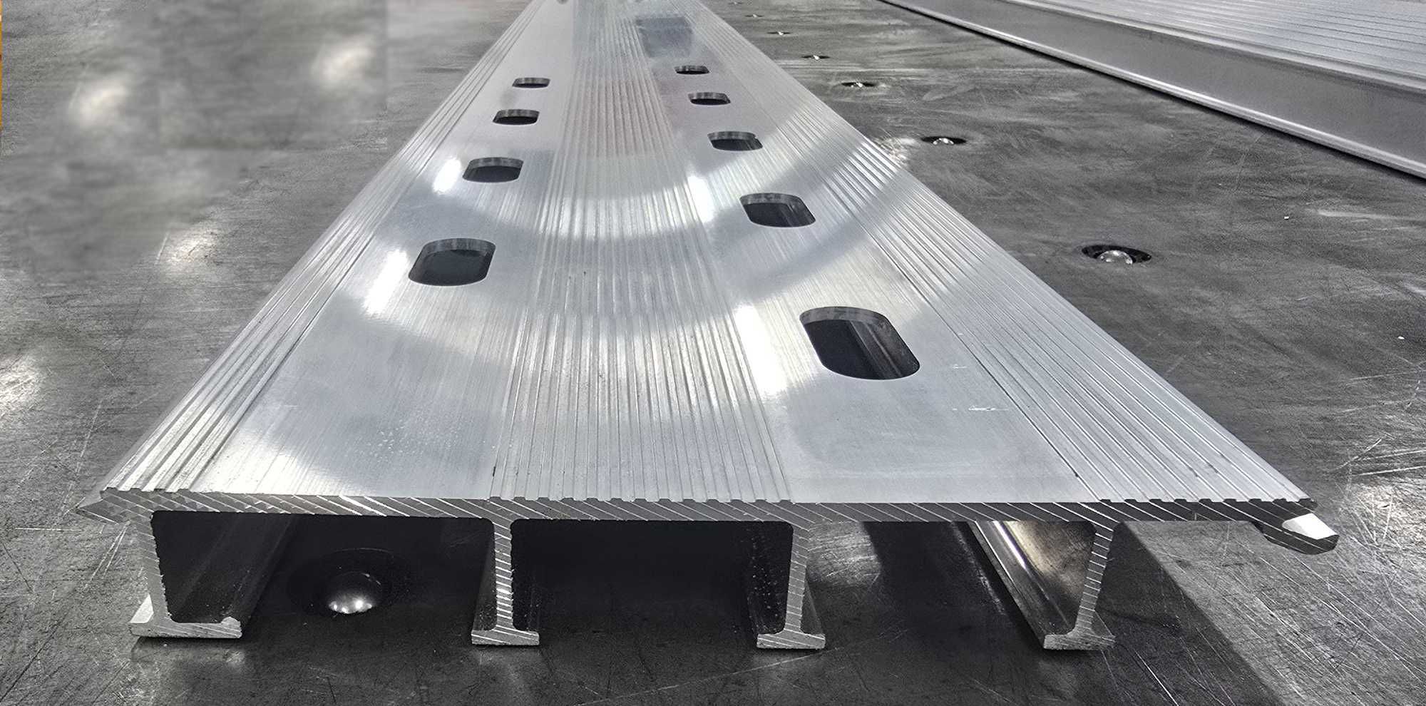 Panel podłogowy ALU 230x20 cm Laweta Najazd 4-wzm. Certyfikat VDI 2700