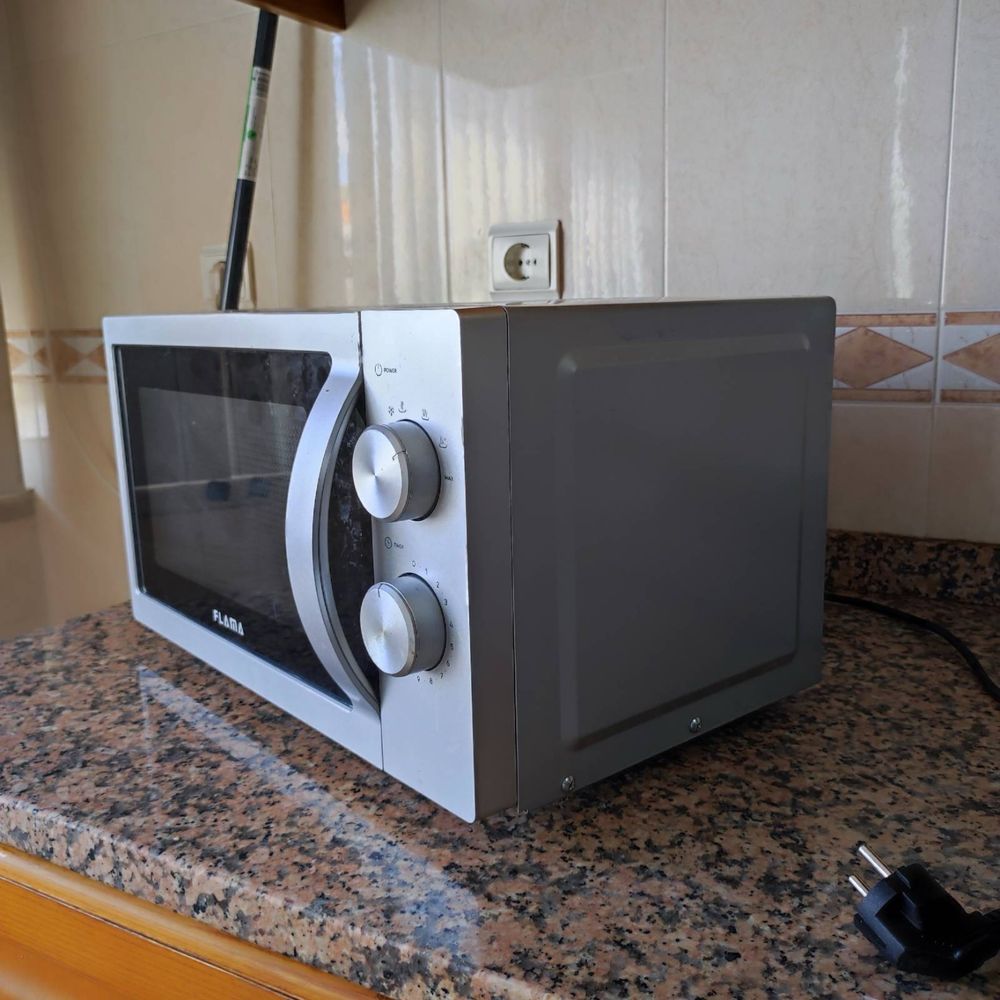 Microondas Flama 700W