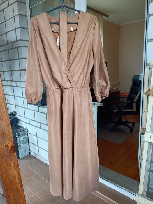 Сукня жіноча бежево-коричнева