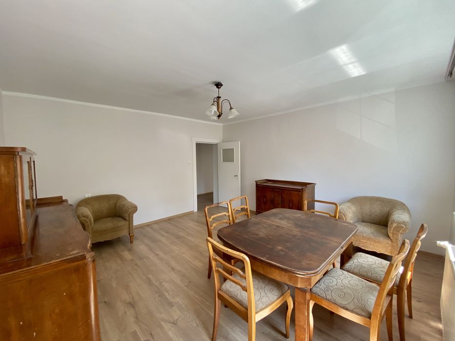 Duży rodziny rozkładany stół z krzesłami - Antyk