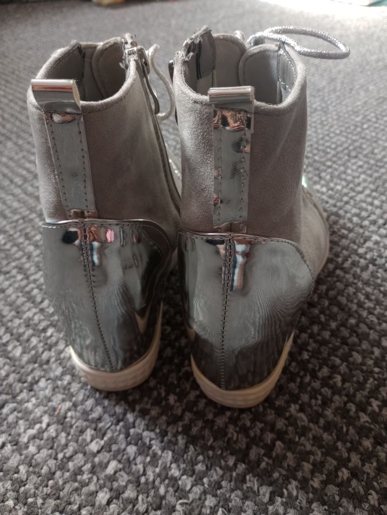 Buty, botki na ukrytej koturnie rozm.37