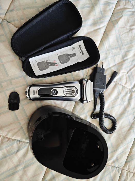 Máquina de Barbear Braun Série 9 - 9090cc + Estação de Limpeza