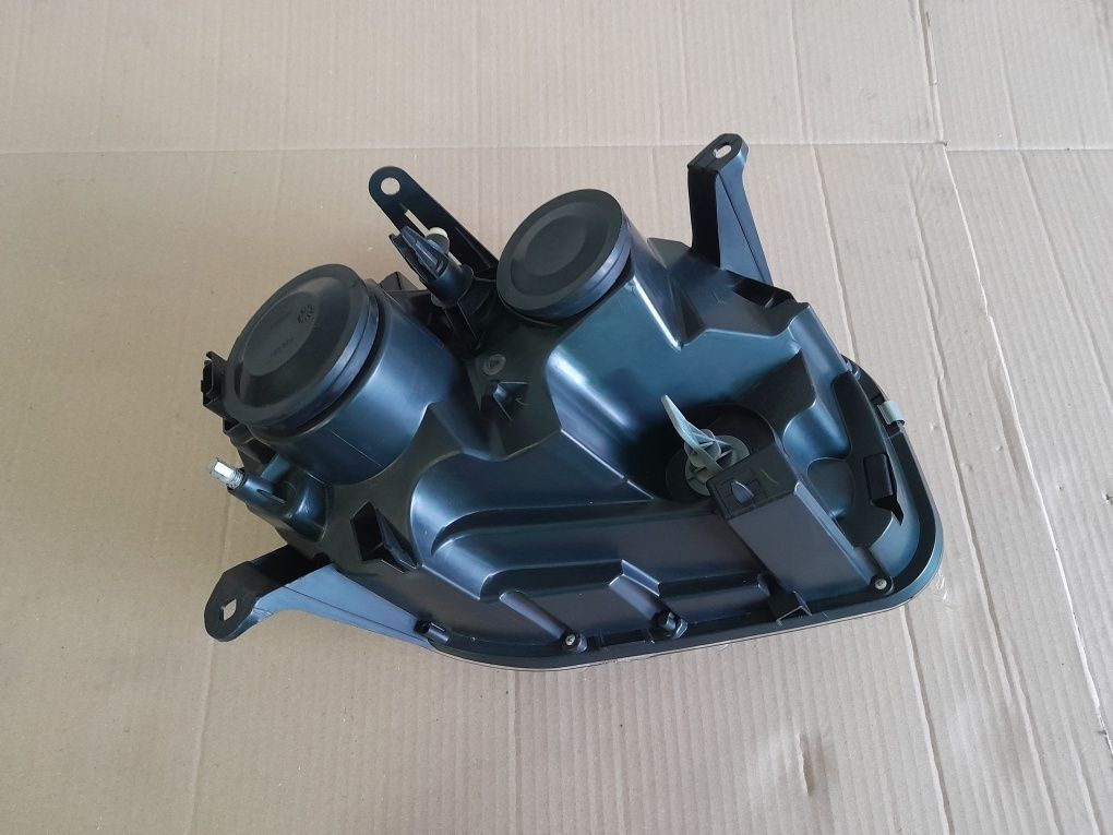 Dacia dumster I lift lampa refrektor lewa depo