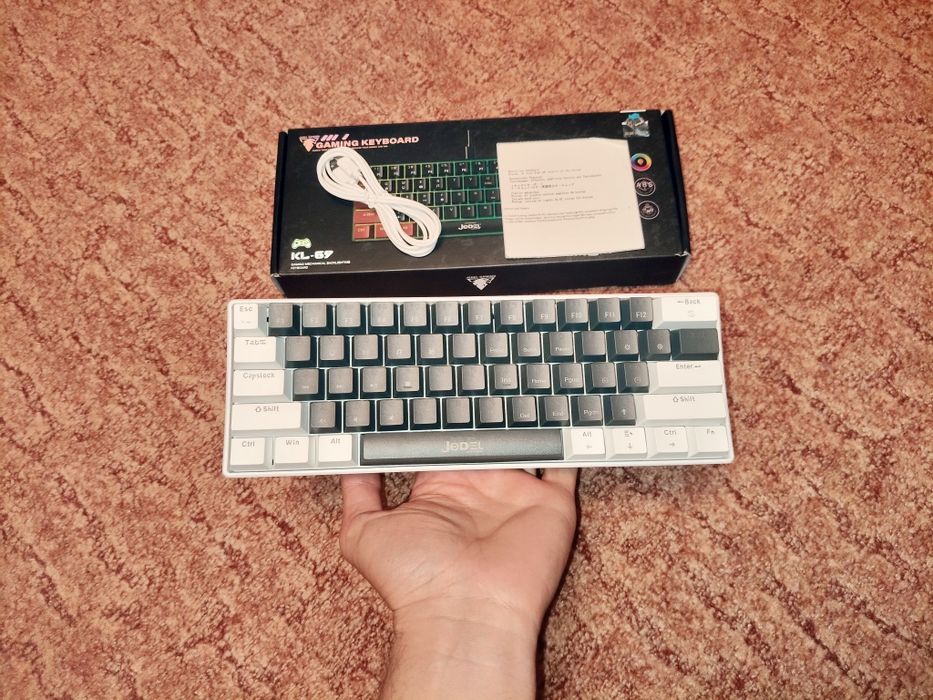 МЕХАНІЧНА Клавіатура на синіх свічах