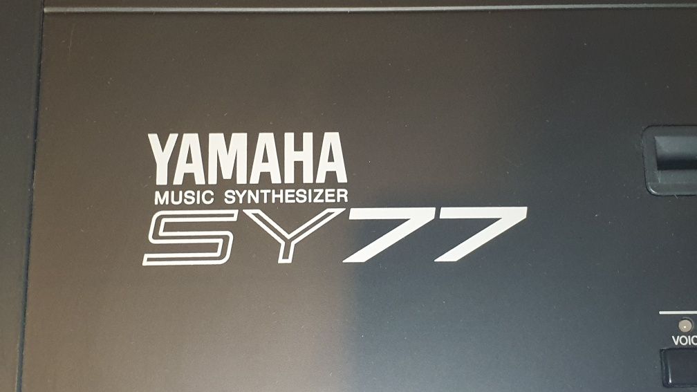 Syntezator Yamaha SY77