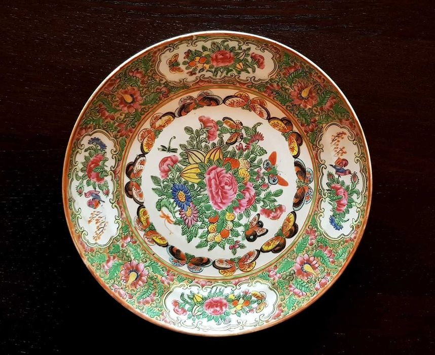 Prato porcelana chinesa família rosa borboletas (c. 1900) 24cm