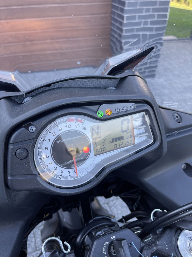 Suzukie V-Strom 650 stan wzorowy bardzo mały przebieg