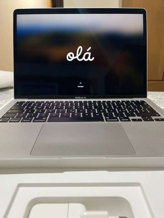 MacBook Air M1 8GB de RAM e 256GB  SSD
Descrição - Portátil App