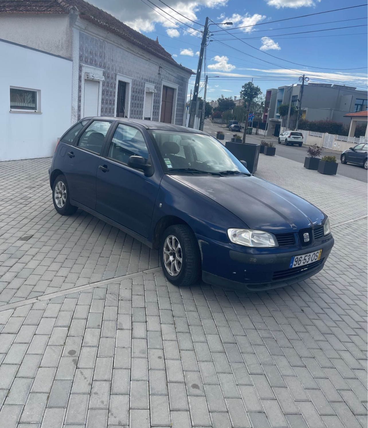 Carro IBIZA 4 portas