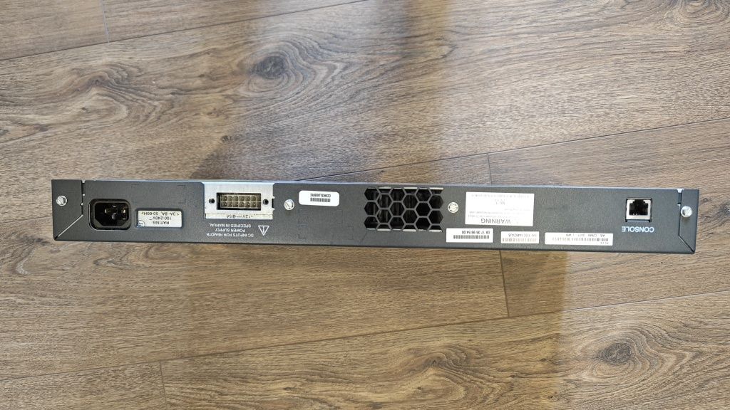Комутатор/Switch Cisco Catalyst 2960 WS-C2960-24TT-L