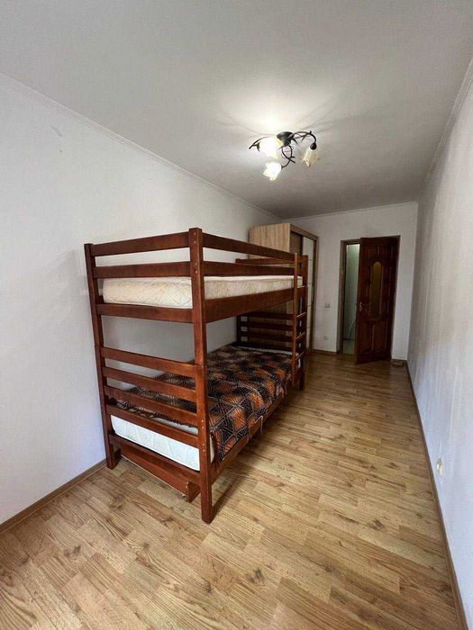 Двохярусне ліжко