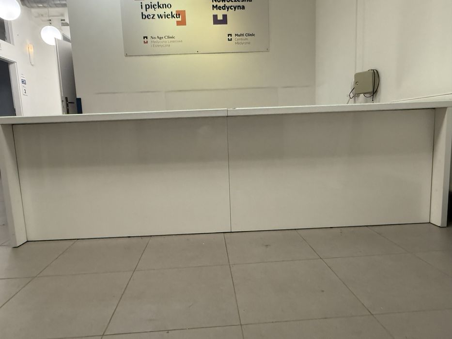 Lada, rejestracja, biurko, recepcja