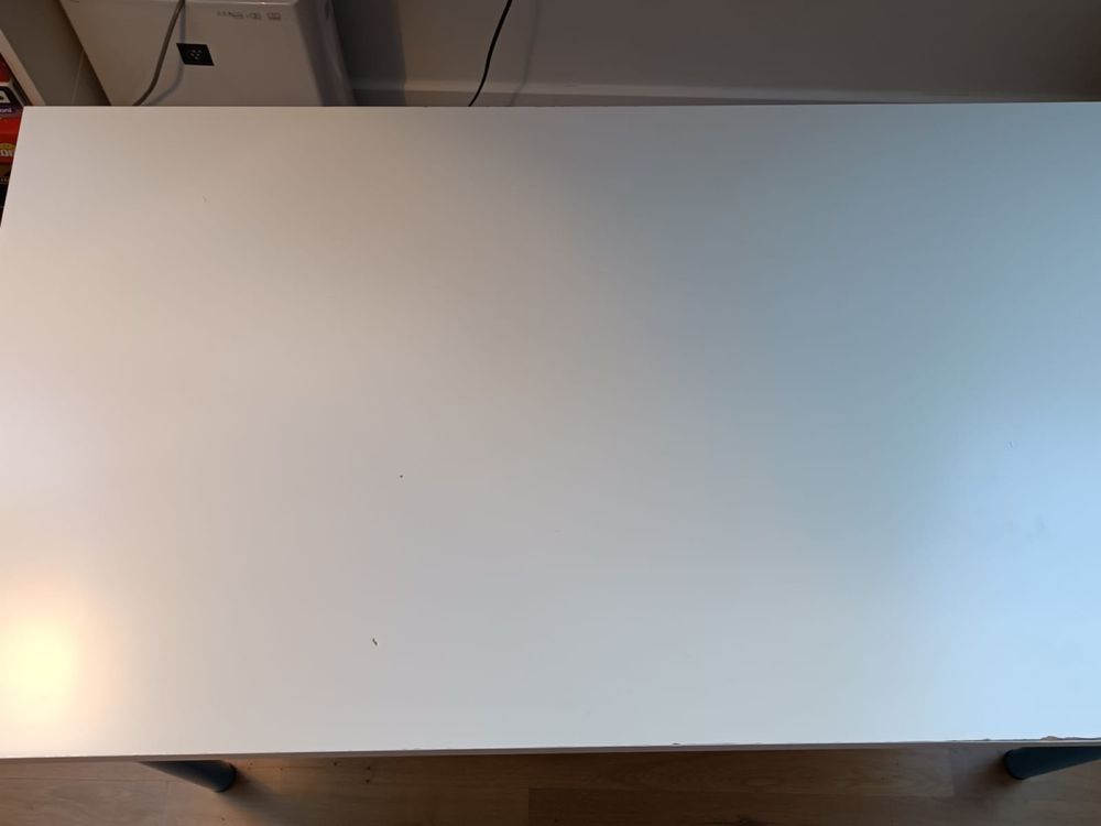 Biurko IKEA białe z turkusowymi nogami