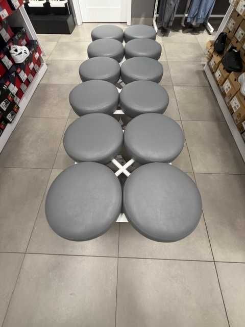 Meble sklepowe i oświetlenie.   GRATISY!