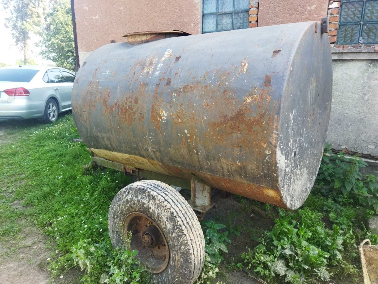 Продам бочку . 3.2 тони
