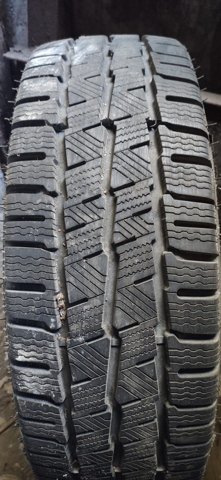 Продам резину C 215/65/R 16, подходит  VW T 5 и т.д.. Наврка сделан