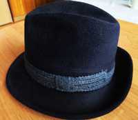 Męski zamszowy kapelusz z PRL'u w kolorze czarnym