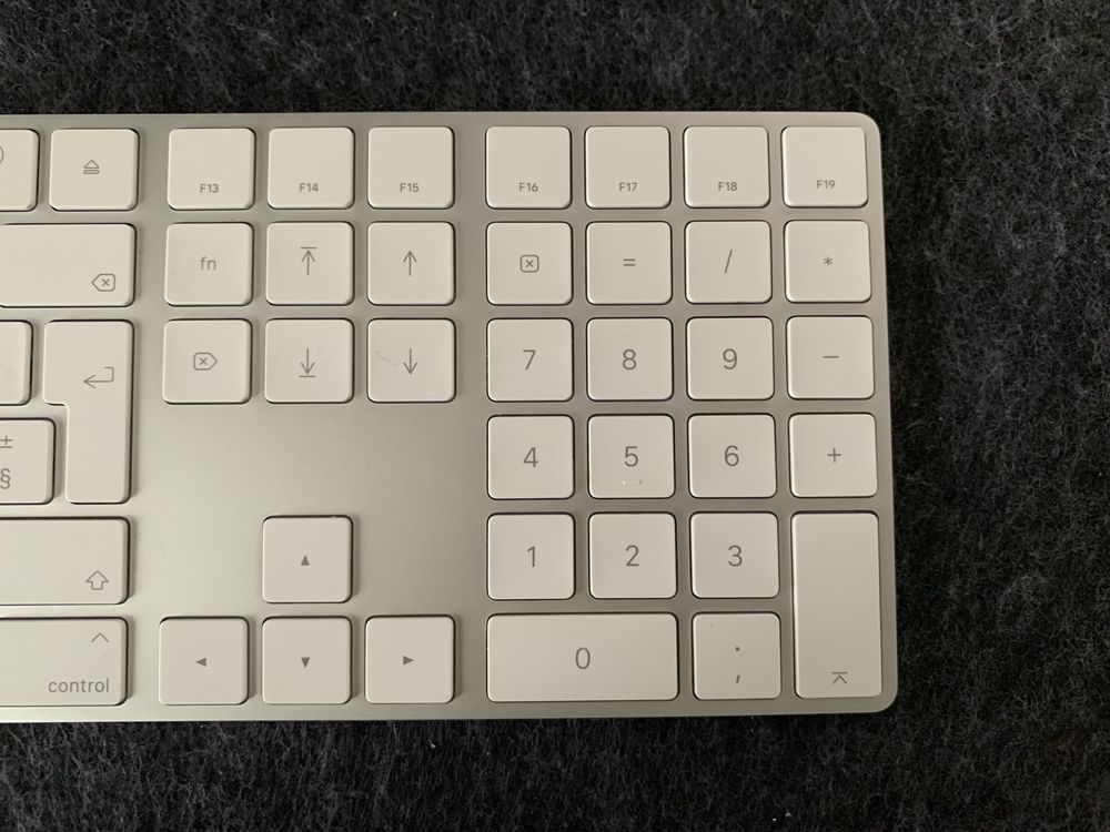 Apple Magic Keyboard Alfanumerico - Portugues